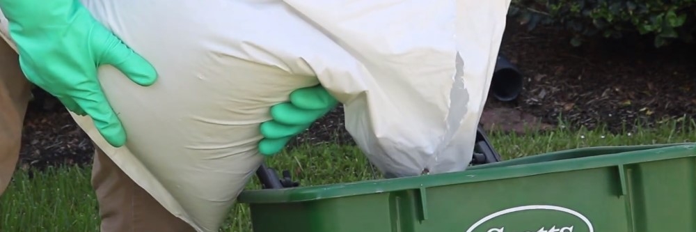 Filling a spreader